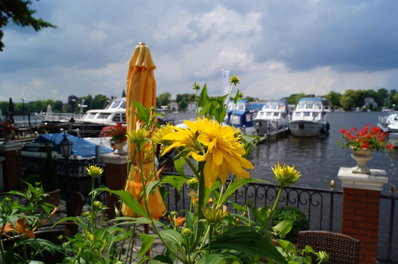 Alojamento Yacht- , Und Reisemobilhafen 