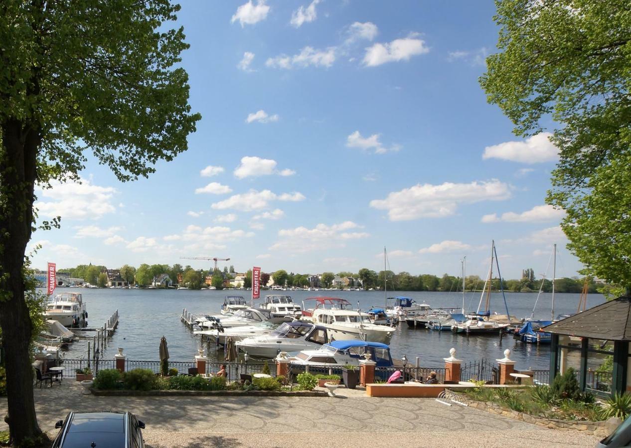 Alojamento Yacht- , Und Reisemobilhafen 