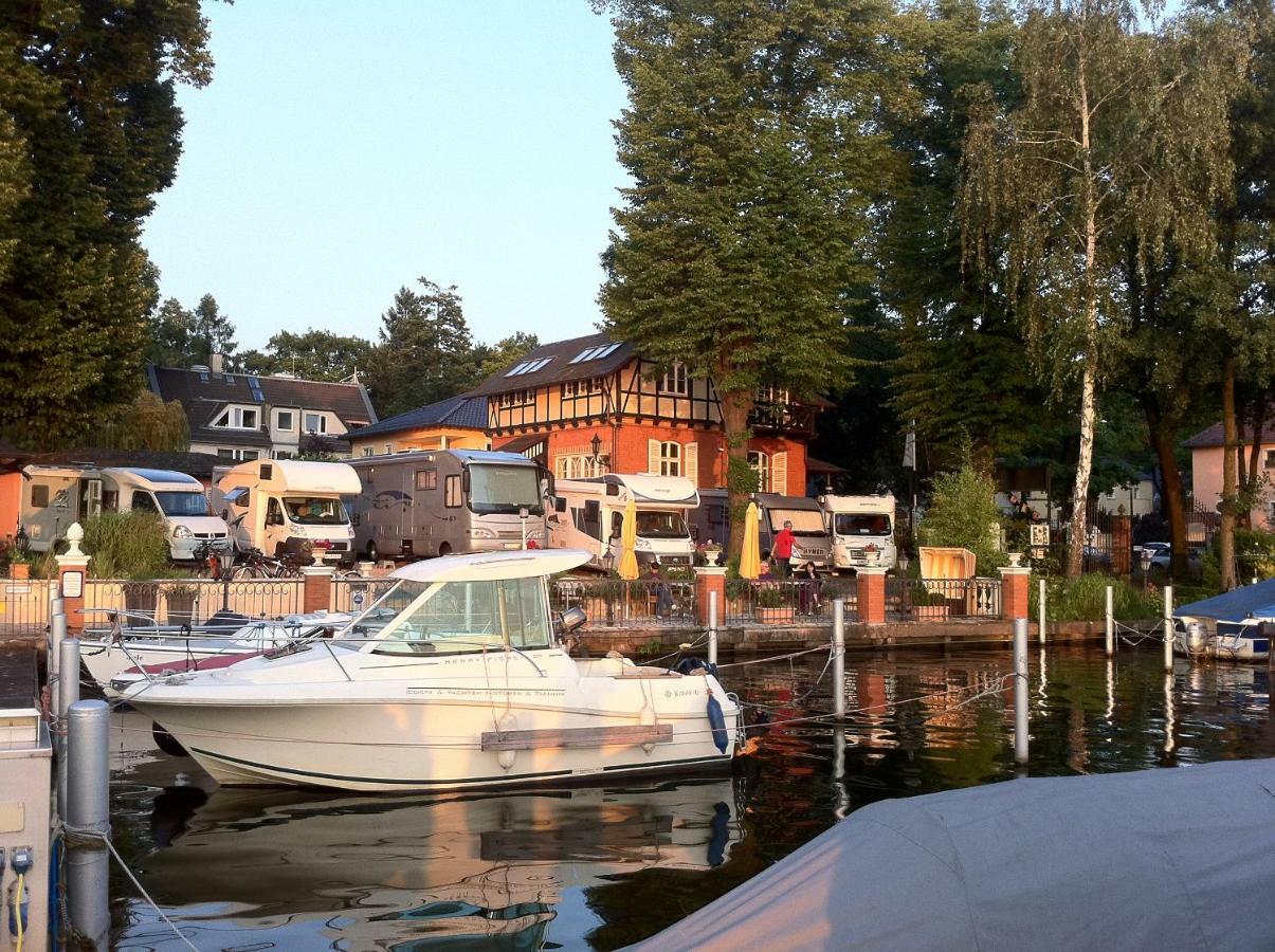 Alojamento Yacht- , Und Reisemobilhafen 
